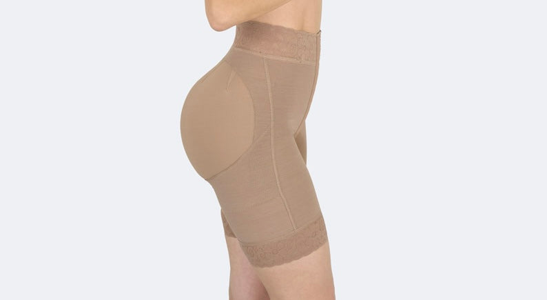 Short Tail Lift with Brooches