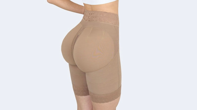 Short Tail Lift with Brooches