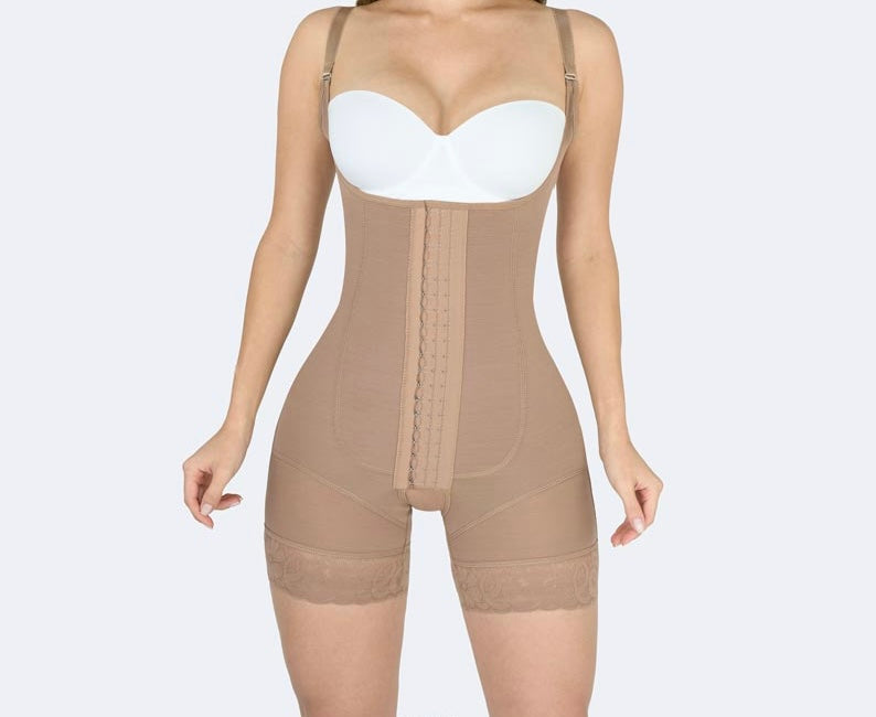 Bodyshorts with Brooches